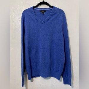 Banana Republic 10% cashmere royal blue v-neck sweater.Size L